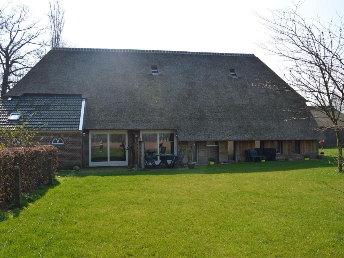 Staying In A Thatched Barn With Box Bed Beautiful View Region Achterhoek Geesteren  المظهر الخارجي الصورة