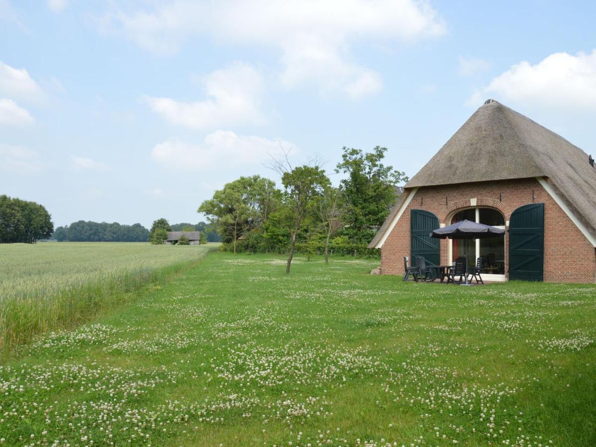 Staying In A Thatched Barn With Box Bed Beautiful View Region Achterhoek Geesteren  المظهر الخارجي الصورة
